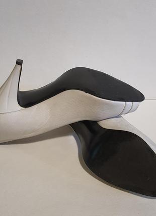 Білі шкіряні класичні туфлі з відкритим носком на підборах весільні 24.5 австрійські5 фото
