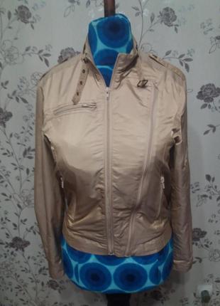 Легка куртка кольору camel