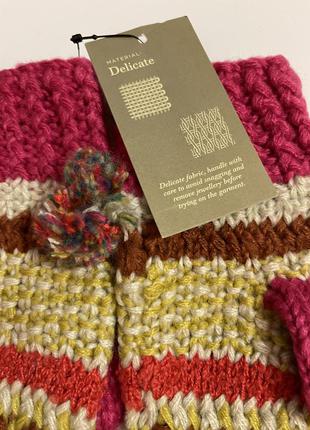 Очень красивые и стильные брендовые вязаные тёплые разноцветные варежки.