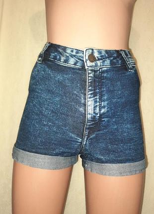Шорти джинсові з завищеною талією.