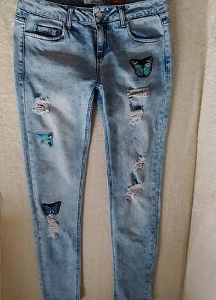 Гарні стрейчеві джинси бойфренди,вказано р. 34.