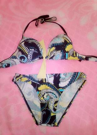 Яскравий купальник