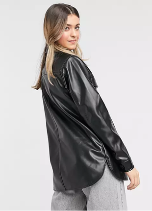 Стильная черная рубашка stradivarius/куртка-рубашка из искусственной кожи.8 фото