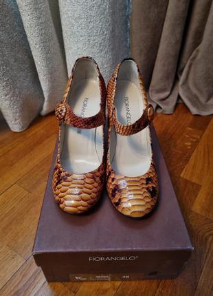 Новые итальянские кожаные лаковые оранжевые / черные / с анималистичным принтом туфли fiorangelo.2 фото