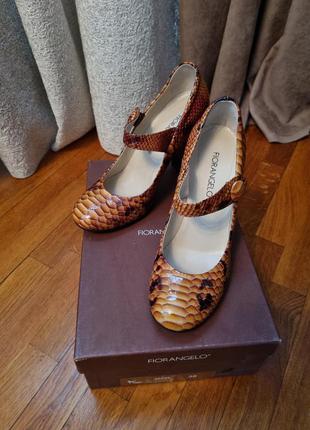 Новые итальянские кожаные лаковые оранжевые / черные / с анималистичным принтом туфли fiorangelo.6 фото