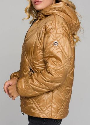 Стильная дэми куртка,хит сезона, размер с.4 фото