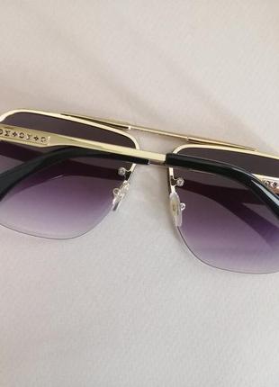 Шикарные солнцезащитные очки  унисекс в металлической оправе3 фото