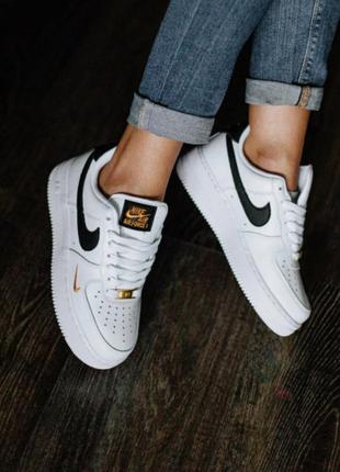 Кросівки nike air force 1 low 07 essential white/black/gold mini swoosh кроссовки