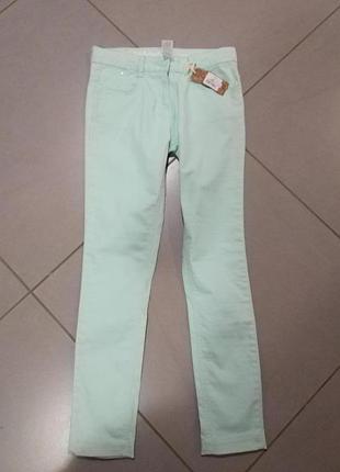 Натуральные, котоновые, мятного цвета джинсы