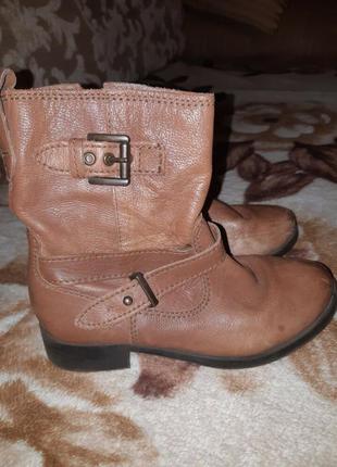 Підлозі чоботи шкіра