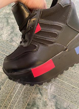 Кроссовки на платформе