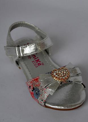 Ошатні срібні босоніжки тм kenike