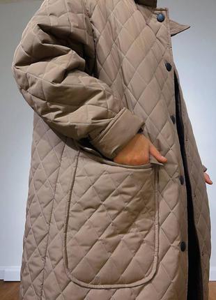 Стеганное удлиненное пальто5 фото
