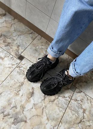 Кроссовки