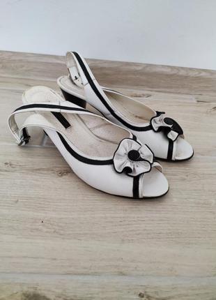 Шкіряні босоніжки, шкіряні босоніжки