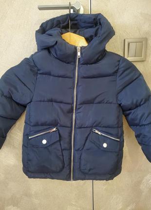 Теплая куртка пуховик фирменная. размер 6 лет2 фото