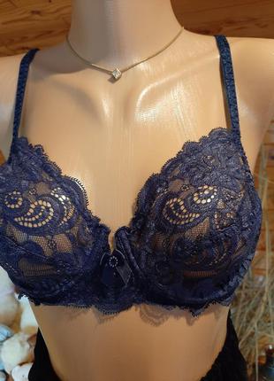 Мереживний бюстгальтер