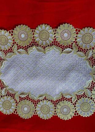 Овальная сервировочная салфетка  с золотым декором 44х29 см