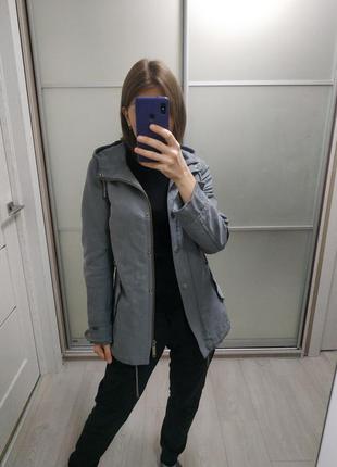 Жіноча куртка без утеплювача