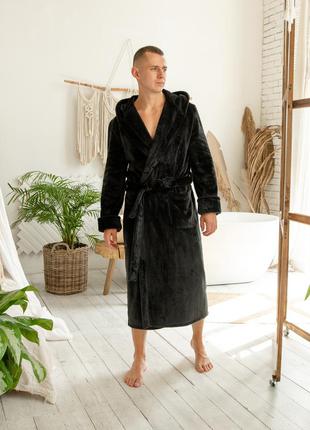 Черный мужской халат с именной вышивкой на спине4 фото