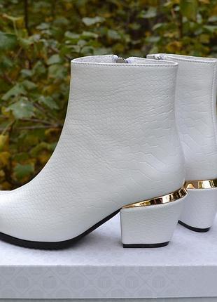 Ботильони , черевики з натуральної білої шкіри на підборі 6 см