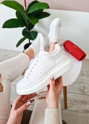 Женские кроссовки alexander mcqueen белые скидка sale | жіночі кросівки білі знижка