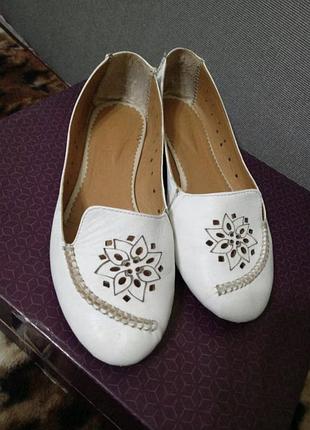 Білі балетки, балетки з перфорацією, шкіряні балетки