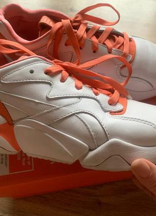 Puma nova cheap x pantone