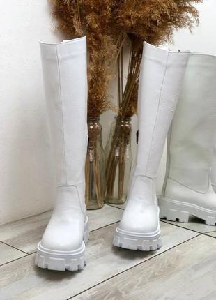 Дизайнерские сапоги кожаные белые на платформе3 фото