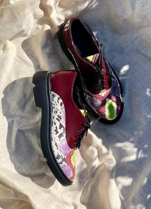 Туфли оксфорды на шнурках из натуральной лакой кожи и кожи питон2 фото