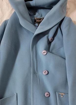 Стильное голубое пальто10 фото