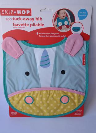 Новый отличный яркий слюнявчик от  skip hop
