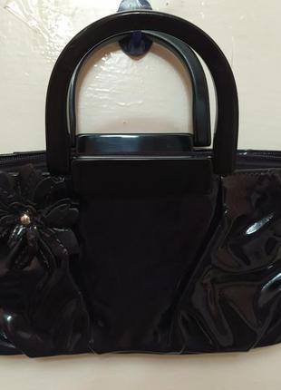 Продам лакированную сумку багет