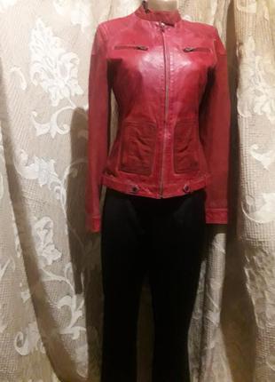 Стильна куртка з натуральної шкіри