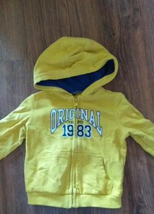 Светер з капюшоном