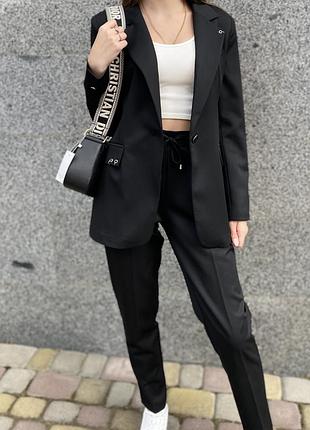 Костюм жіночий класичний