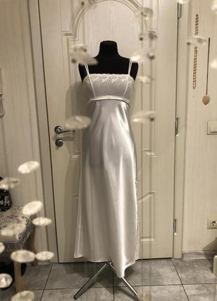 Білосніжна нічна сорочка