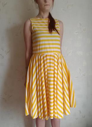 Красивое полосатое платье