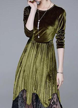 Велюровое платье плиссе с кружевом2 фото