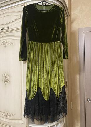Велюровое платье плиссе с кружевом5 фото