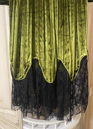 Велюровое платье плиссе с кружевом6 фото