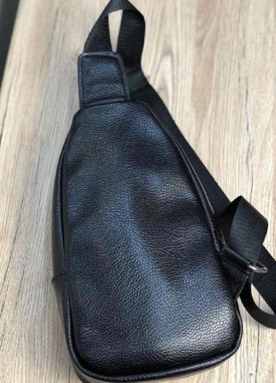 Нагрудная сумка лапа черная под кожу бананка мужская4 фото