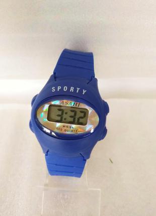 Часы электронные пластиковые