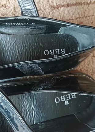 Стильні та зручні туфлі bebo (великобританія), на липучках, чорні лакові7 фото
