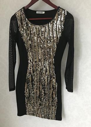 Вечірня сукня з паєтками