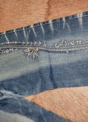 Стрейч-джинсы р 128-134 7-9лет с паетками вышивкой и потертостями2 фото