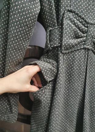 Пальто в горошек женское демисезонное с бантиком интересный крой8 фото