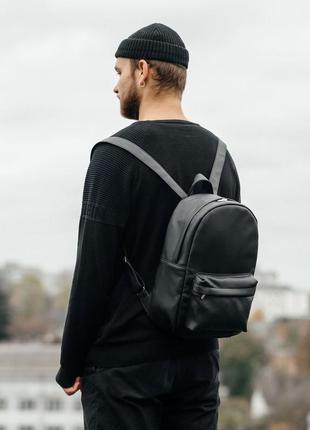 Чорний стильний місткий чоловічий рюкзак для навчання