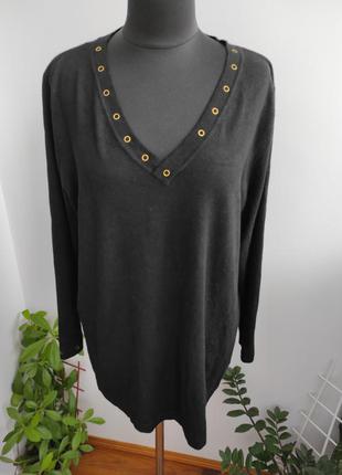 Елегантний светр з v образгым вирізом 22-24 р від 7