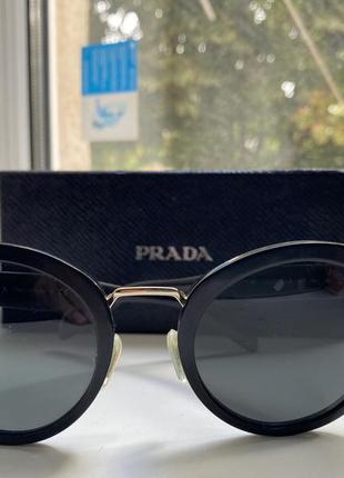 Солнцезащитные очки prada